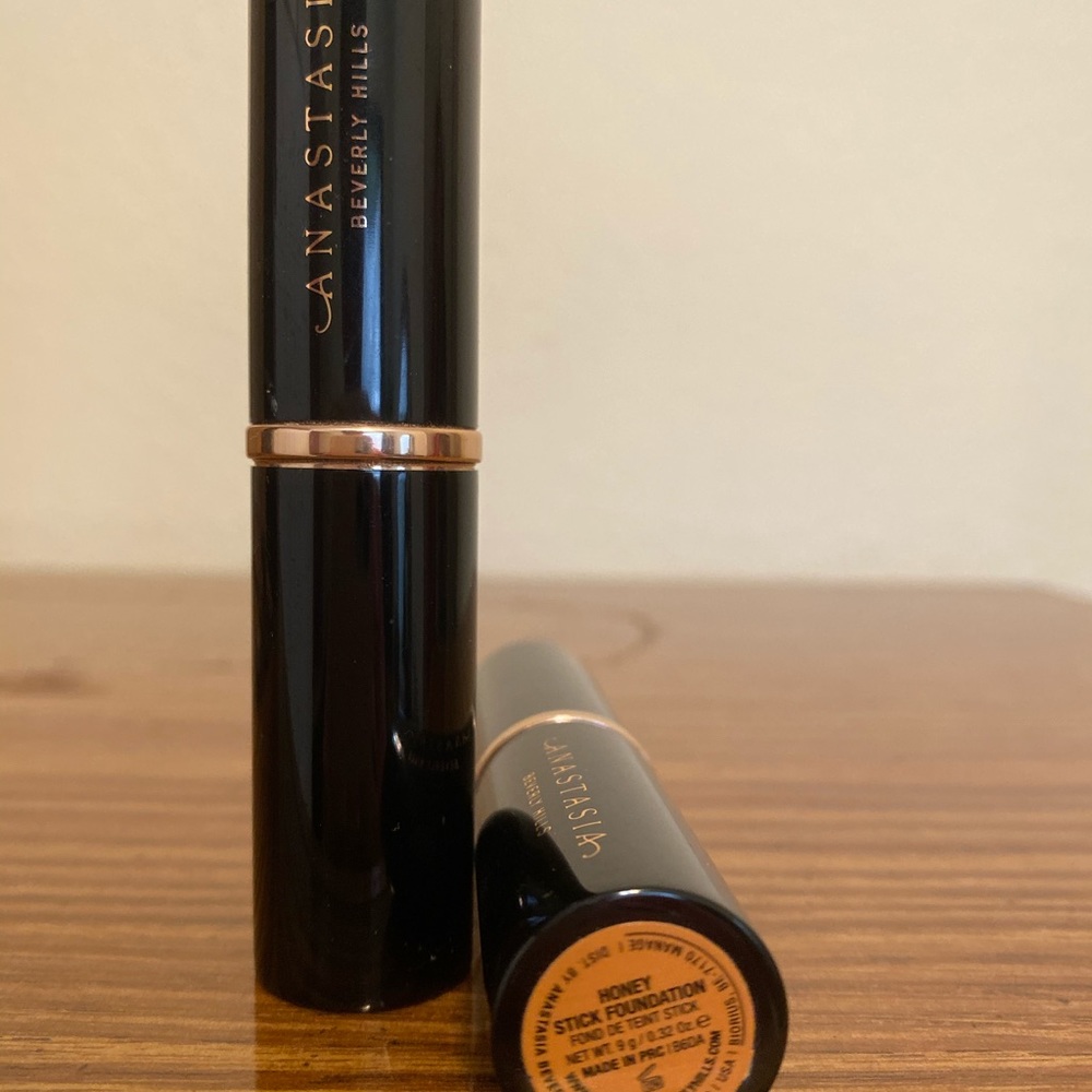 Anastasia Beverly Hills stock foundation
